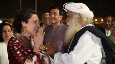 Kangana Ranaut often visits temple across the country and documents it all on Instagram. The actor is a follower of Sadhguru Jaggi Vasudev, a well-known spiritual leader. She often posts photos of them meeting. In March 2022, Kangana met him in Coimbatore, and shared the photos on Instagram with the caption, "Some pictures from Mahashivratri celebrations at Isha Foundation with Sadhguru ji..." 