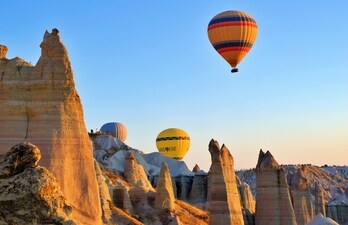 A hot-air balloon ride over Turkey (Unsplash)