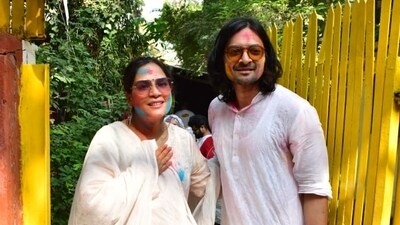 Ali Fazal and Richa Chadha arrived in white to celebrate Holi at the private bash hosted by Javed Akhtar and Shabana Azmi. Richa will be seen next in Sanjay Leela Bhansali's Heeramandi: The Diamond Bazaar. 