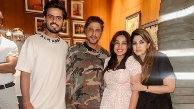 Shah Rukh Khan pose with Nitish Rana, Saachi Marwah and Pooja Dadlani. Shah Rukh Khan pose with Nitish Rana, Saachi Marwah and Pooja Dadlani.
