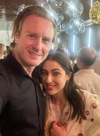 Alexx O'Nell praised Sara Ali Khan's performance in Ae Watan Mere Watan. Alexx O'Nell praised Sara Ali Khan's performance in Ae Watan Mere Watan.
