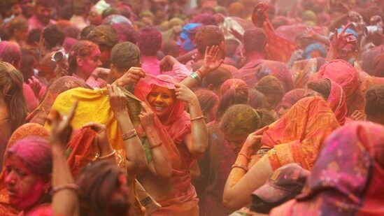 Holi 2024 Live Updates: Alia Bhatt wishes fans Happy Holi; Akshay Kumar and Tiger Shroff play Holi in fun video - Vimarsana News