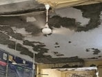 A government employee working in the building said that in August 2021 the ceiling in the passage of the tehsildar’s office had collapsed. A government employee working in the building said that in August 2021 the ceiling in the passage of the tehsildar’s office had collapsed.