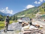 FILE PHOTO: India's Border Security Force (BSF) soldiers stand guard at a checkpoint along a highway leading to Ladakh, at Gagangeer in Kashmir's Ganderbal district June 17, 2020. REUTERS/Danish Ismail/File Photo (REUTERS) FILE PHOTO: India's Border Security Force (BSF) soldiers stand guard at a checkpoint along a highway leading to Ladakh, at Gagangeer in Kashmir's Ganderbal district June 17, 2020. REUTERS/Danish Ismail/File Photo (REUTERS)