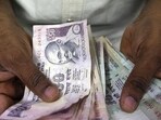 7th pay Commission: The government sanctioned a 4 percent rise in DA for central employees. 7th pay Commission: The government sanctioned a 4 percent rise in DA for central employees.