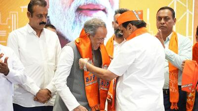 Arjun Modhwadia, who switched from the Congress to the BJP, said earlier this month that he was feeling suffocated for quite some time and was unable to do the kind of work for which he had joined the Congress. in 1982 (X/arjunmodhwadia) Arjun Modhwadia, who switched from the Congress to the BJP, said earlier this month that he was feeling suffocated for quite some time and was unable to do the kind of work for which he had joined the Congress. in 1982 (X/arjunmodhwadia)