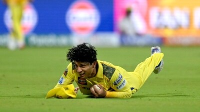 Ravindra dropped a catch but he also three more as CSK kept the foot on the pedals. GT dragged themselves to a score of 143/8 in response to CSK's score. (AFP) Ravindra dropped a catch but he also three more as CSK kept the foot on the pedals. GT dragged themselves to a score of 143/8 in response to CSK's score. (AFP)