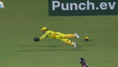 MS Dhoni took a diving catch to dismiss Vijay Shankar during CSK vs GT match MS Dhoni took a diving catch to dismiss Vijay Shankar during CSK vs GT match