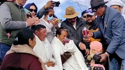 Sonam Wangchuk, an engineer turned educational reformist calls off his hunger strike in Leh, Ladakh, on Tuesday. The hunger strike was for the statehood of Ladakh and the protection of the fragile Himalayan ecology. (ANI) Sonam Wangchuk, an engineer turned educational reformist calls off his hunger strike in Leh, Ladakh, on Tuesday. The hunger strike was for the statehood of Ladakh and the protection of the fragile Himalayan ecology. (ANI)