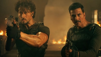 Akshay Kumar and Tiger Shroff fight deadliest psychopath in Bade Miyan Chote Miyan. Akshay Kumar and Tiger Shroff fight deadliest psychopath in Bade Miyan Chote Miyan.