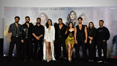 The Bade Miyan Chote Miyan cast pose for photographs. The trailer gave a glimpse of the story which revolve around two Indian army officers, played by Akshay and Tiger, who are on a mission to fight against India's most dangerous enemy, played by Prithviraj Sukumaran. The Bade Miyan Chote Miyan cast pose for photographs. The trailer gave a glimpse of the story which revolve around two Indian army officers, played by Akshay and Tiger, who are on a mission to fight against India's most dangerous enemy, played by Prithviraj Sukumaran.