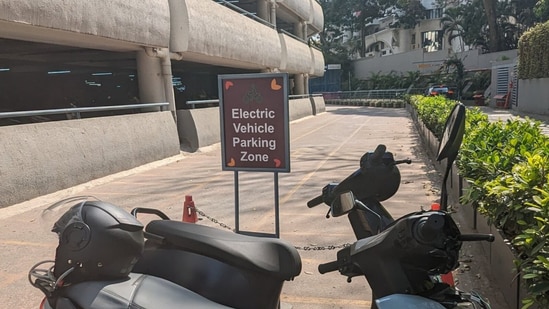 The Bengaluru-based photographer sharing a picture of the EV parking lot at the mall. (X/@nishantr)
