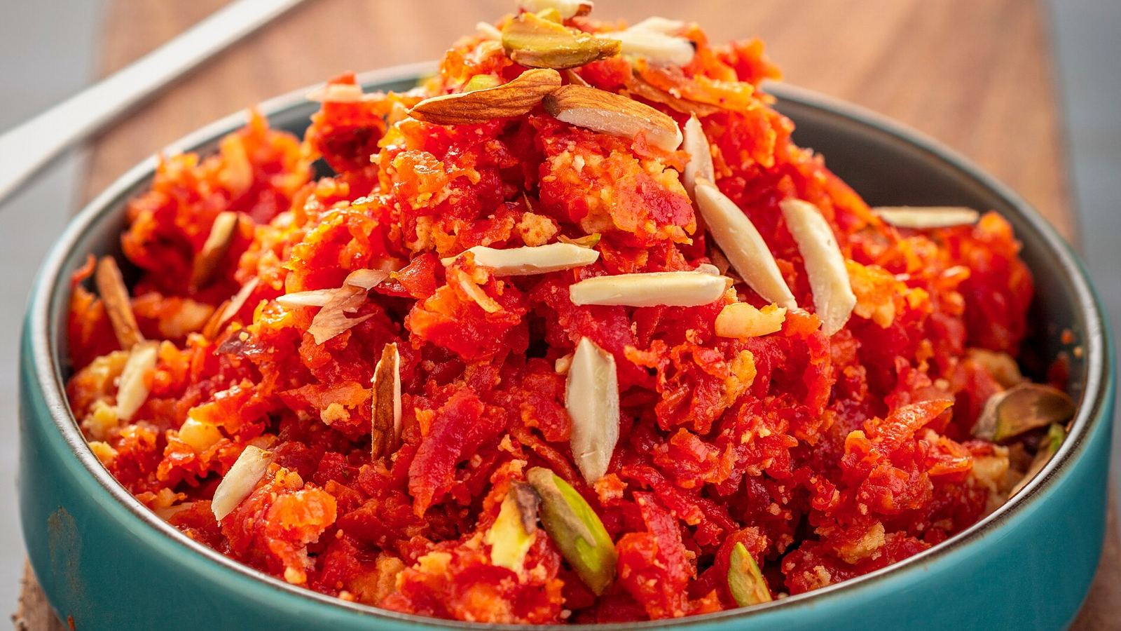 Looking for healthier dessert option? Try this nutritious recipe of oil-less Gajar Ka Halwa - Vimarsana News