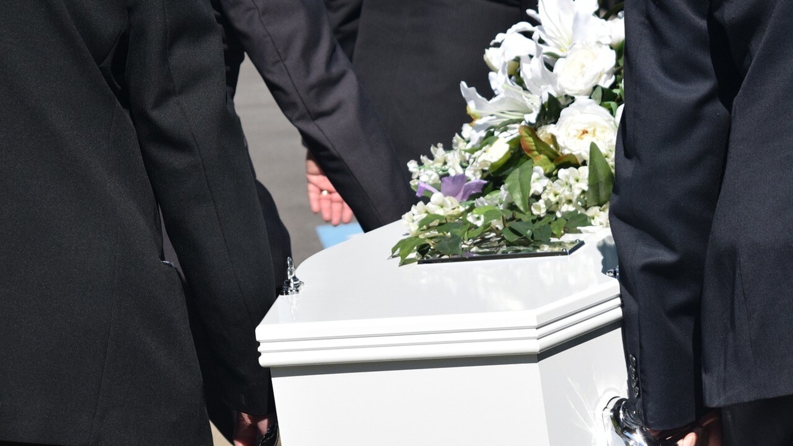 Australian man cuts off dead brother's ear while attending funeral. Here's why he did it - Vimarsana News