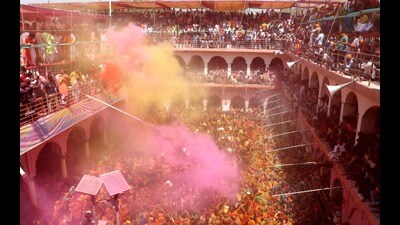 ‘Huranga’ at Dauji Temple in Baldev town in Mathura. (HT Photo) ‘Huranga’ at Dauji Temple in Baldev town in Mathura. (HT Photo)