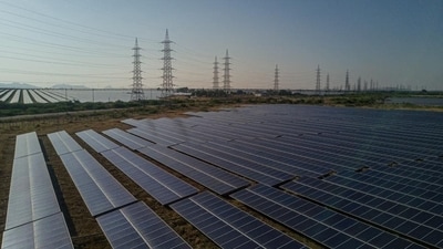 Green energy (Bloomberg) Green energy (Bloomberg)