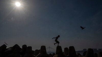 Mumbai, India - March 20, 2024: A boy Jumping in the afternoon heat as temperature soars at Dadar chowpatty in Mumbai, India, on Wednesday, March 20, 2024. (Photo by Satish Bate/ Hindustan Times) (Hindustan Times) Mumbai, India - March 20, 2024: A boy Jumping in the afternoon heat as temperature soars at Dadar chowpatty in Mumbai, India, on Wednesday, March 20, 2024. (Photo by Satish Bate/ Hindustan Times) (Hindustan Times)
