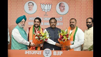 Jalandhar Lok Sabha AAP MP Sushil Rinku along with Jalandhar West MLA Sheetal Angural join BJP in New Delhi on Wednesday. (Sanjeev Verma/HT) Jalandhar Lok Sabha AAP MP Sushil Rinku along with Jalandhar West MLA Sheetal Angural join BJP in New Delhi on Wednesday. (Sanjeev Verma/HT)