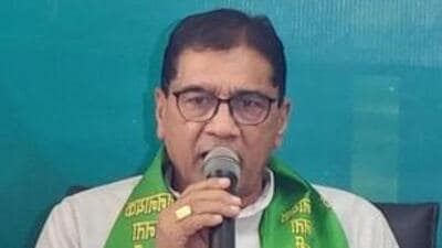 Jannayak Janata party (JJP) chief Ajay Singh Chautala on Wednesday announced Rao Bahadur Singh as party candidate from Bhiwani-Mahendragarh parliamentary seat. Ajay made this announcement while addressing party workers at Biran village in Bhiwani’s Tosham assembly segment. (HT File)