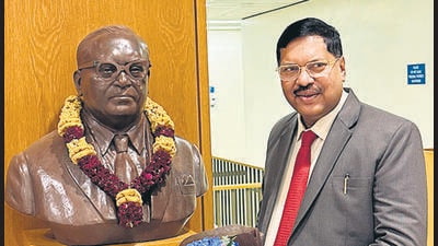 Justice Gavai pays homage to BR Ambedkar’s bust at Columbia University library (HT) Justice Gavai pays homage to BR Ambedkar’s bust at Columbia University library (HT)