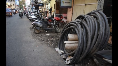 MSEDCL said that due to a fault in the 11 KV underground power line, the power supply to two distribution units and 274 consumers in Sadashiv Peth was interrupted. (MAHENDRA KOLHE/ HT PHOTO)