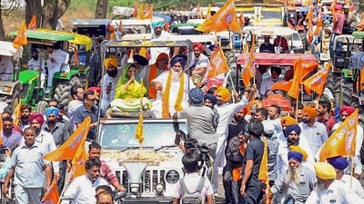 Mansa: Shiromani Akali Dal (SAD) leaders Harsimrat Kaur Badal and Sukhbir Singh Badal during a road show ahead of the Lok Sabha polls, in Mansa, Punjab, Wednesday, March 27, 2024. (PTI Photo)(PTI03_27_2024_000208A) *** Local Caption *** (PTI) Mansa: Shiromani Akali Dal (SAD) leaders Harsimrat Kaur Badal and Sukhbir Singh Badal during a road show ahead of the Lok Sabha polls, in Mansa, Punjab, Wednesday, March 27, 2024. (PTI Photo)(PTI03_27_2024_000208A) *** Local Caption *** (PTI)