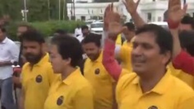 AAP leaders protesting at Delhi assembly (ANI) AAP leaders protesting at Delhi assembly (ANI)
