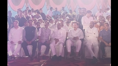 Sharad Pawar met Vijaysinh Mohite Patil in Pune on Wednesday. (HT PHOTO)