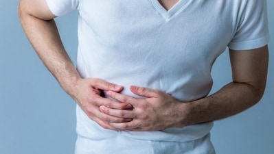 5. Reduced risk of acid reflux: Eating dinner earlier can help prevent acid reflux by allowing the stomach more time to empty its contents before lying down, minimizing the chance of stomach acid flowing back into the esophagus and causing discomfort or irritation. (Shutterstock) 5. Reduced risk of acid reflux: Eating dinner earlier can help prevent acid reflux by allowing the stomach more time to empty its contents before lying down, minimizing the chance of stomach acid flowing back into the esophagus and causing discomfort or irritation. (Shutterstock)