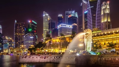 Office rents in Singapore reached a 15-year high in the first quarter, defying the commercial property slump plaguing other major financial hubs.