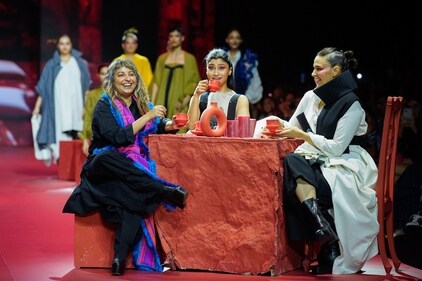 Konkona Sen Sharma and Neha Dhupia along with designer Sohaya Misra paused to sit down and sip on tea at a makeshift setup on the ramp