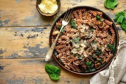 Whole wheat pasta with veggies (Shutterstock)