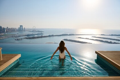 Enjoy an electrifying sky-high atmosphere at Aura Skypool Enjoy an electrifying sky-high atmosphere at Aura Skypool