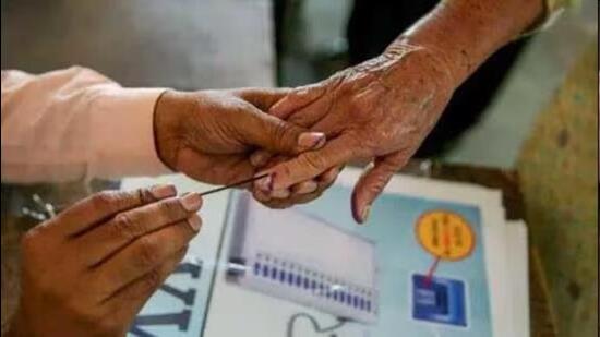 The chief electoral officer reviewed preparations for the Lok Sabha elections in Himachal’s Hamirpur. (HT File)