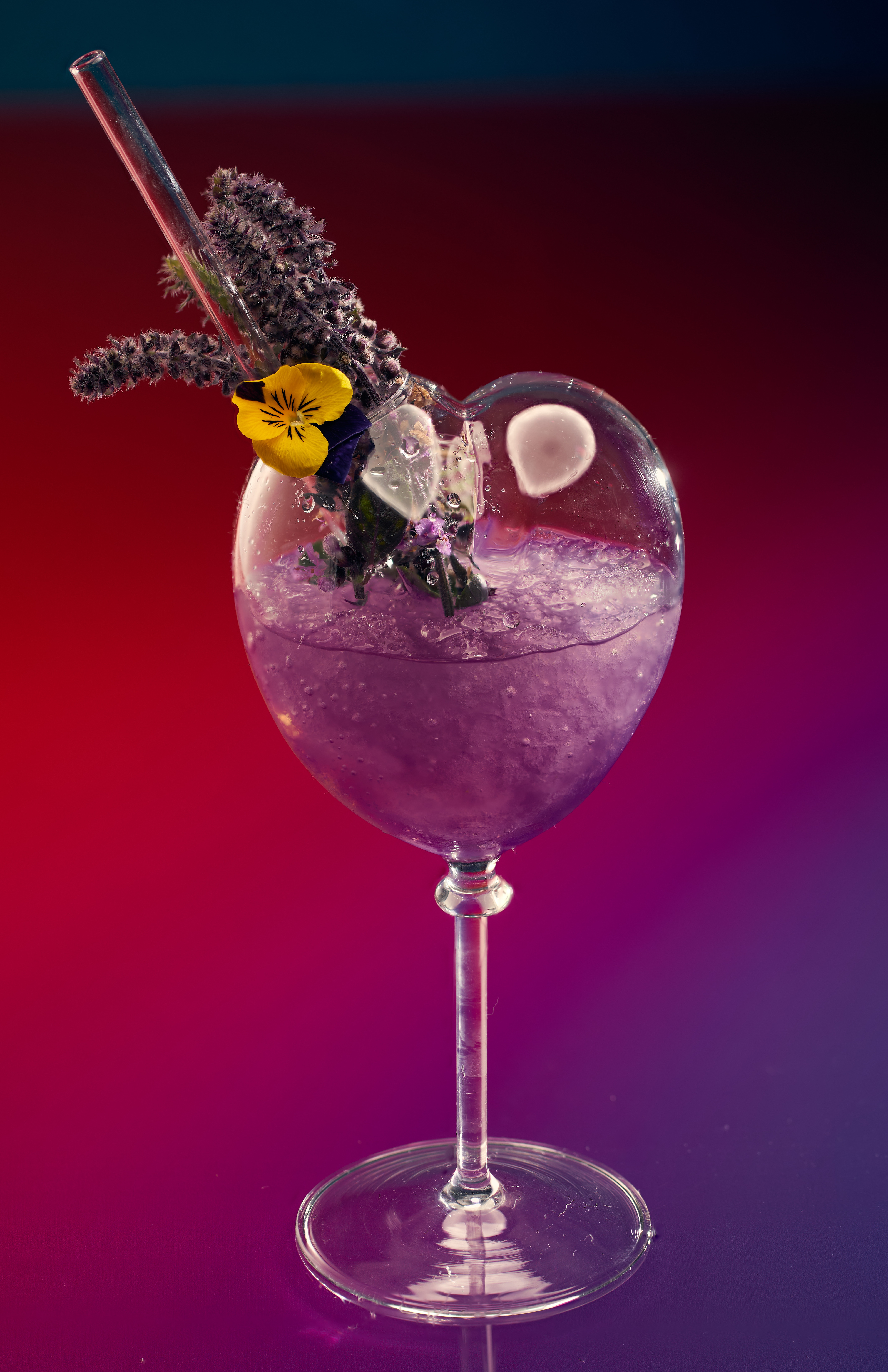 With a contemporary Asian menu, Ling Ling offers carefully crafted signature cocktails