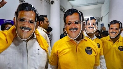 AAP MLAs wear masks of chief minister Arvind Kejriwal during their protest at the Delhi assembly on Wednesday. (PTI Photo) (HT_PRINT) AAP MLAs wear masks of chief minister Arvind Kejriwal during their protest at the Delhi assembly on Wednesday. (PTI Photo) (HT_PRINT)