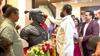 Maharashtra Chief Minister Eknath Shinde pays tribute to Chhatrapati Shivaji Maharaj during the Shiv Sena joining ceremony of veteran Bollywood actor Govinda, in Mumbai on Thursday. (ANI) Maharashtra Chief Minister Eknath Shinde pays tribute to Chhatrapati Shivaji Maharaj during the Shiv Sena joining ceremony of veteran Bollywood actor Govinda, in Mumbai on Thursday. (ANI)