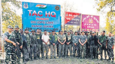 CRPF officers during a camp in Puvarti. (HT photo) CRPF officers during a camp in Puvarti. (HT photo)