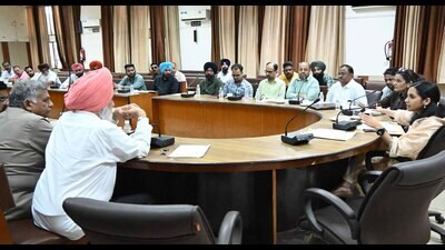 The officials said around 8.13 lakh metric tonnes of wheat is expected to arrive at 109 grain markets (mandis) of the district this season. (HT Photo) The officials said around 8.13 lakh metric tonnes of wheat is expected to arrive at 109 grain markets (mandis) of the district this season. (HT Photo)