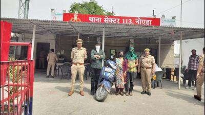 The video ostensibly showed a man was riding a scooter while two women were riding pillion applying gulal on each other. (HT Photo) The video ostensibly showed a man was riding a scooter while two women were riding pillion applying gulal on each other. (HT Photo)