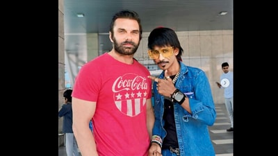 Snapshot of Dolly Chaiwala with Sohail Khan. (Instagram/@dolly_ki_tapri_nagpur) Snapshot of Dolly Chaiwala with Sohail Khan. (Instagram/@dolly_ki_tapri_nagpur)