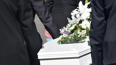 Between 1999 and 2010 counties with the highest share of working-class whites saw deaths of despair grow much faster than in the counties with the lowest. Between 1999 and 2010 counties with the highest share of working-class whites saw deaths of despair grow much faster than in the counties with the lowest.