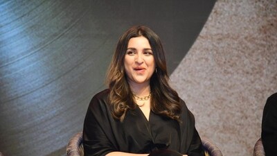 Most of the film's music, which is composed by A R Rahman, was recorded on set with the actors singing live. Imtiaz Ali said it was important to have actors who could sing and Diljit and Parineeti were perfect. 