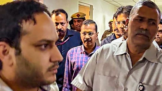 Delhi Chief Minister Arvind Kejriwal arrived in the Rouse Avenue Court in the excise policy-linked money laundering case. Delhi Chief Minister Arvind Kejriwal arrived in the Rouse Avenue Court in the excise policy-linked money laundering case.