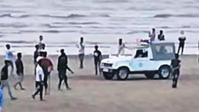 Not cricket: Cops play spoilsport at Juhu beach Not cricket: Cops play spoilsport at Juhu beach