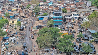 In Ambujwadi, residents of New Bhabrekar Nagar and Patra Chawl are the more fortunate as these slums are notified, facilitating Brihanmumbai Municipal Corporation’s (BMC) services. Elsewhere, even the portion where the early Pardhi settlers lived, called Laxmi Chawl, is illegal. (Satish Bate/ HT Photo) In Ambujwadi, residents of New Bhabrekar Nagar and Patra Chawl are the more fortunate as these slums are notified, facilitating Brihanmumbai Municipal Corporation’s (BMC) services. Elsewhere, even the portion where the early Pardhi settlers lived, called Laxmi Chawl, is illegal. (Satish Bate/ HT Photo)