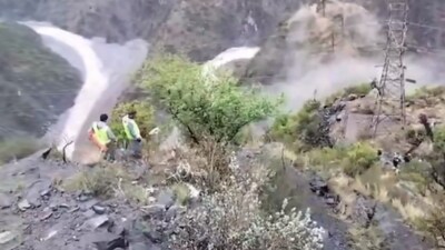 A team of rescue officials on the spot. (PTI)