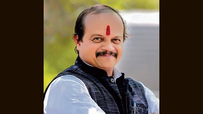 More left the MNS as the latter decided not to contest the Pune LS seat. He is now planning to contest as an independent candidate. (HT PHOTO)