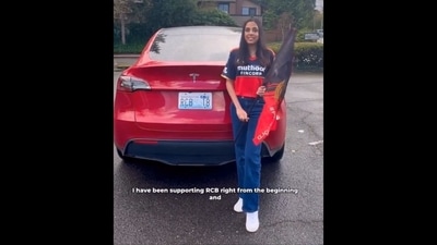 Virat Kohli fan with the car bearing the number plate having an RCB twist. (X/@Trend_VKohli) Virat Kohli fan with the car bearing the number plate having an RCB twist. (X/@Trend_VKohli)