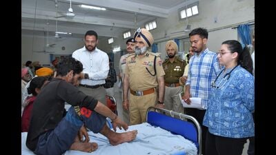 Sangrur DC Jitendra Jorwal and Patiala range DIG HS Bhullar interacting with victims of hooch tragedy at Government Rajindra Hospital in Patiala. (HT)